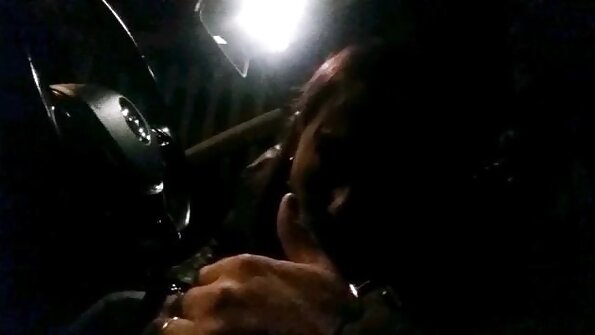 યંગ સ્લટ બીપી વીડીયો સેકસી વીડિયો પાછળની સીટ પર ઝૂકી ગયો અને ગાડીમાં બેસી ગયો